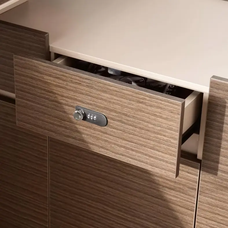 مكتب إداري مع خزانة جانبية – مكتب تنفيذي كبير 240 سم – تصميم احترافي مع درج قابل للقفل ومنفذ – لون موكا بيج - Image 5